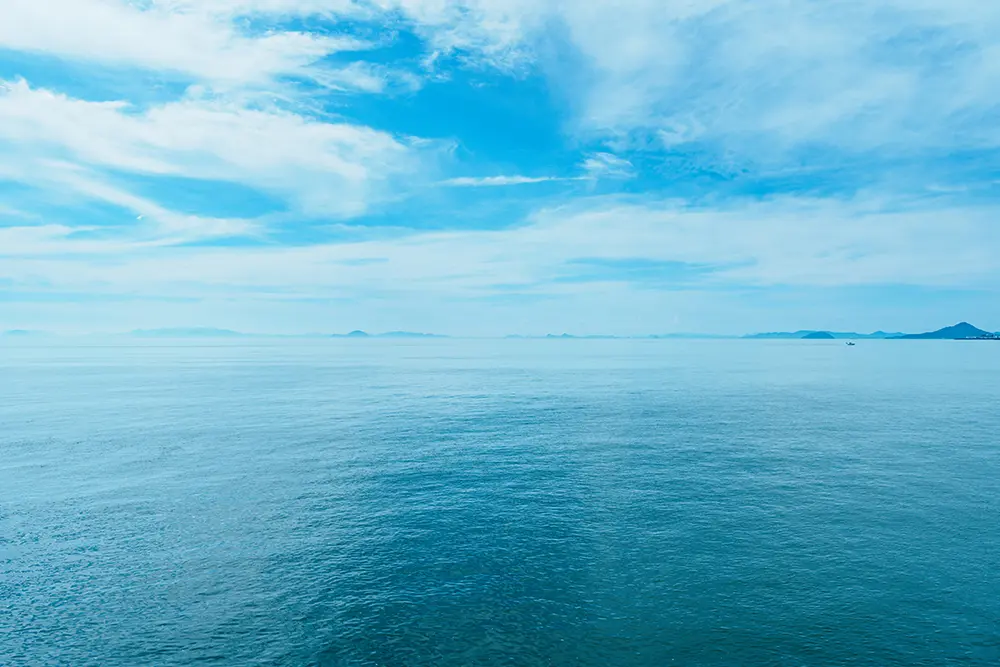 五色姫海浜公園から見られる青々とした海
