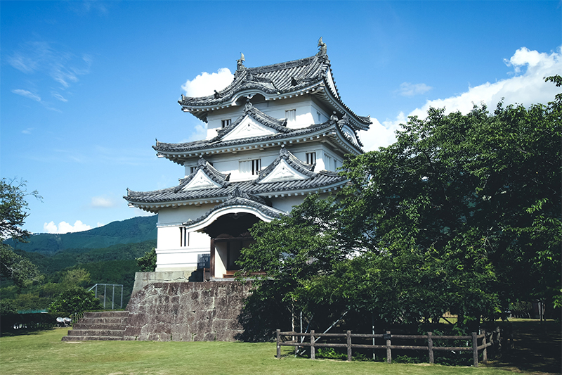愛媛県のお城。その1　現存天守 松山城と宇和島城。